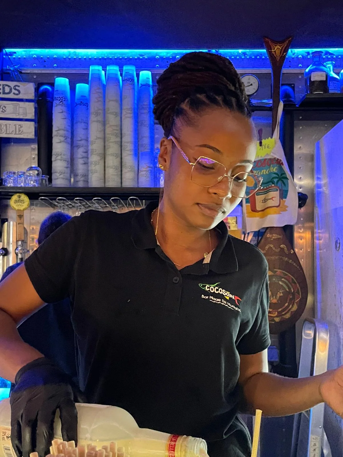 Saïna, barmaid professionnelle du Cocosoda